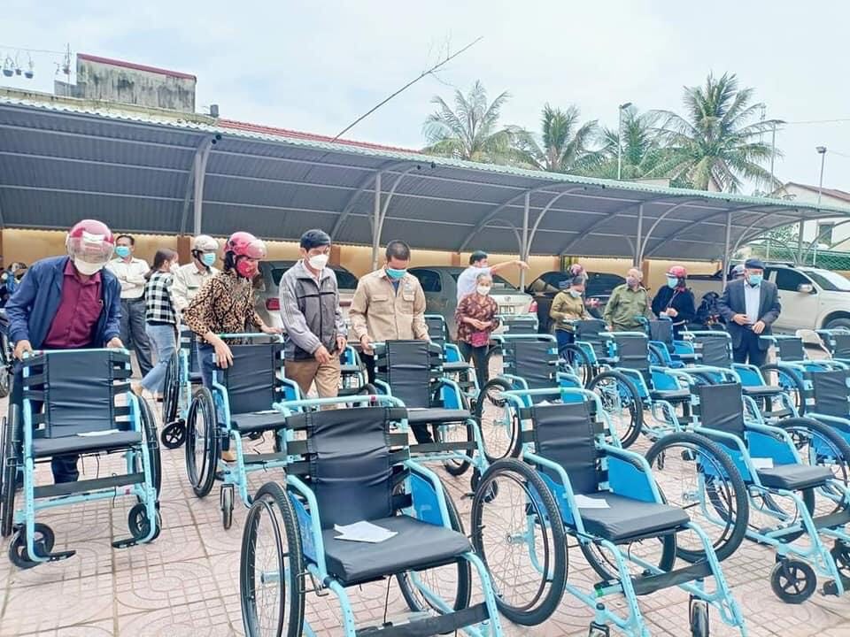 Trao xe lăn cho Người khuyết tật năm 2022